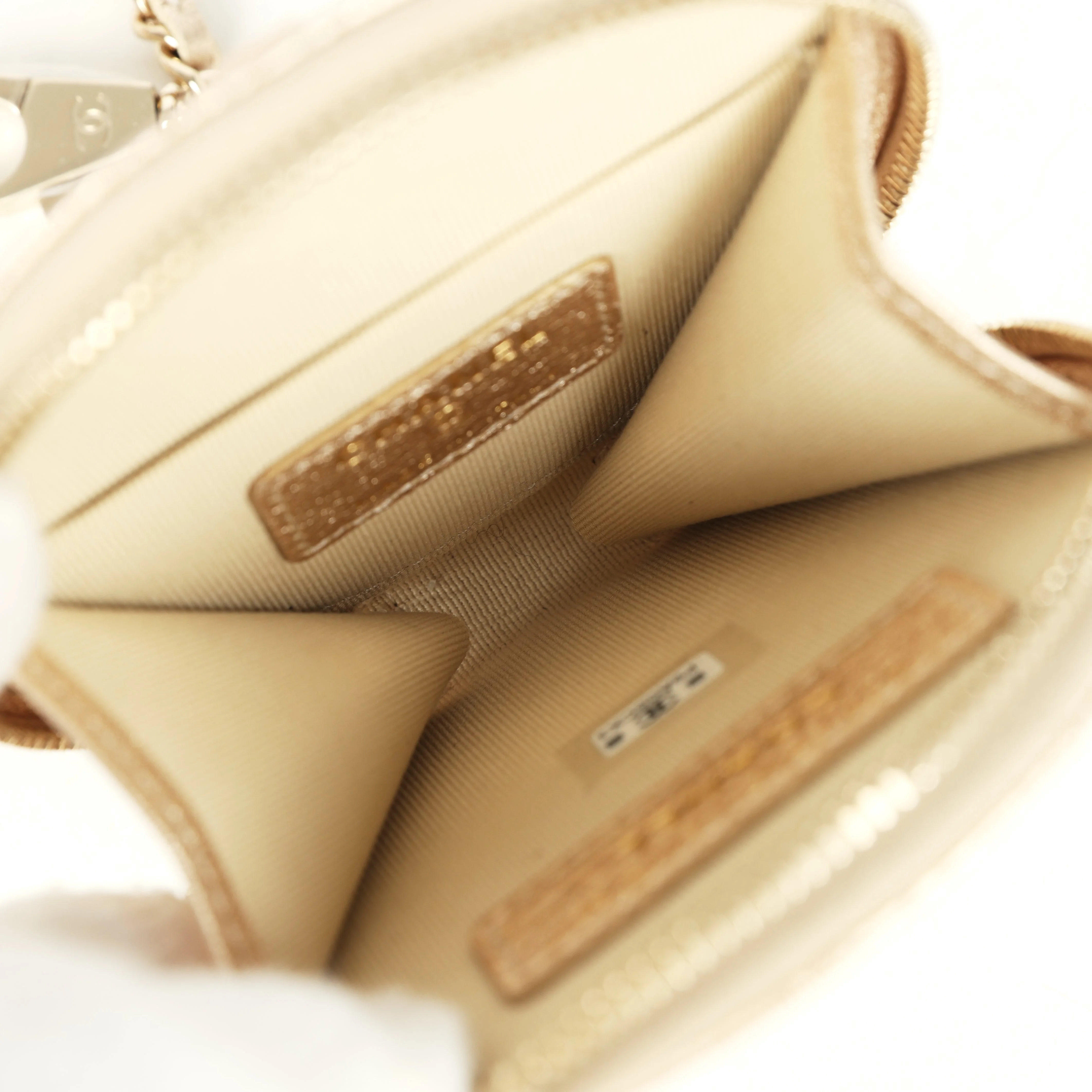 Chanel Round Clip-On Coin Purse and Airpod Pro Case Metallic Gold Goatskin — фото 8